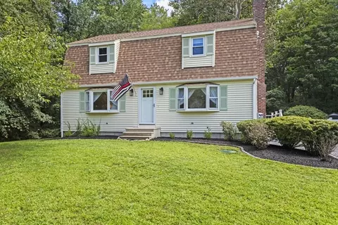 77 Briar Rd, Taunton, MA 02780