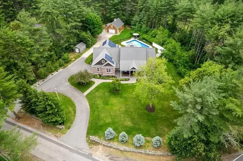 68 School St, Dunstable, MA 01827