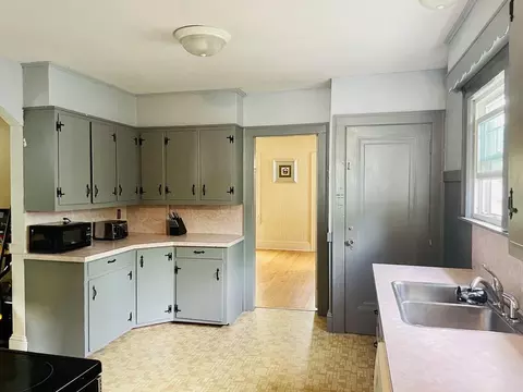 27 Gillette Ave, Springfield, MA 01118 photo 9