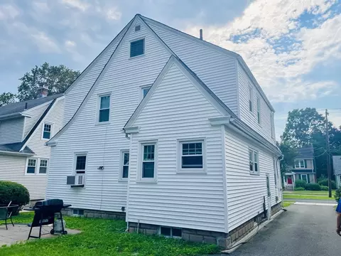 27 Gillette Ave, Springfield, MA 01118 photo 4