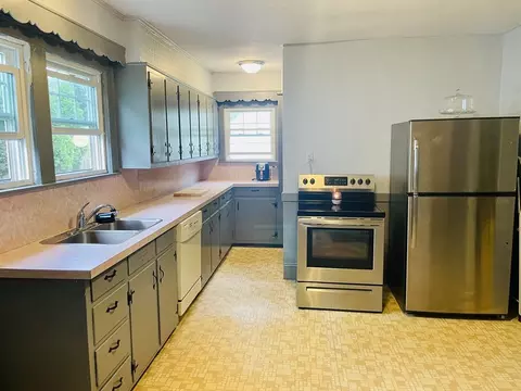 27 Gillette Ave, Springfield, MA 01118 photo 8