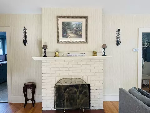 27 Gillette Ave, Springfield, MA 01118 photo 6
