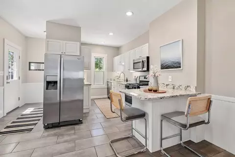 52 Bacon St #1, Waltham, MA 02451