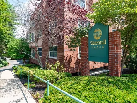1 Watermill Pl #302, Arlington, MA 02474