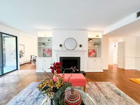 65 Grove St #146, Wellesley, MA 02482