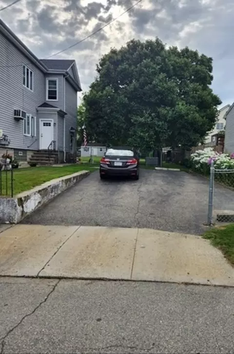 126 King St, Fall River, MA 02724 photo 4