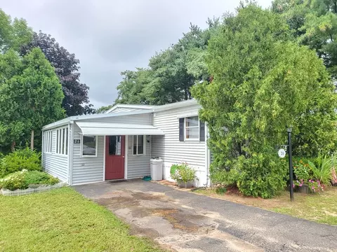 26 Kon Tiki Cir, Chicopee, MA 01020