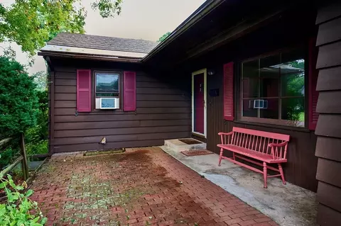 16 Paul St, Easthampton, MA 01027 photo 2