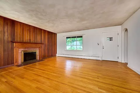 16 Paul St, Easthampton, MA 01027 photo 3