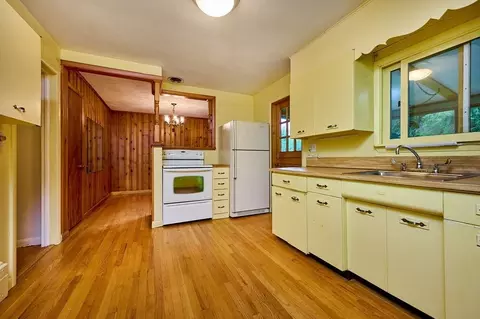 16 Paul St, Easthampton, MA 01027 photo 6