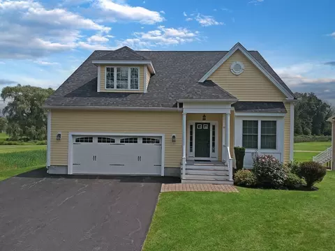 38 Front Nine Dr, Haverhill, MA 01832