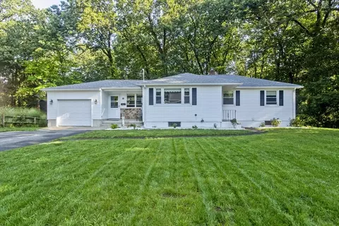 80 Barclay St, Longmeadow, MA 01106