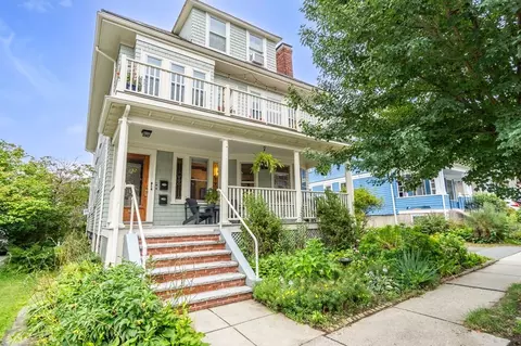 32 Commonwealth Rd #1, Watertown, MA 02472