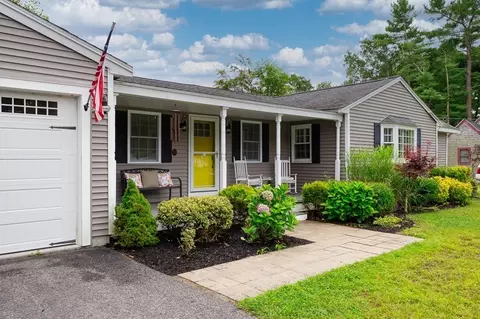 43 Waltham St, Hanson, MA 02341