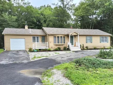 46 Lake Pkwy, Webster, MA 01570