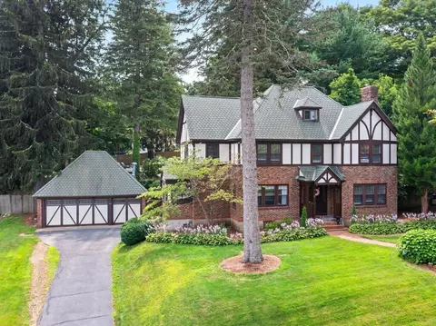 23 Hancock Hill Dr, Worcester, MA 01609