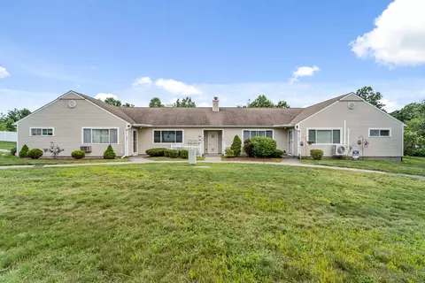 95 Collins St #E-6, Chicopee, MA 01022