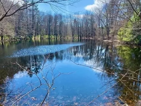 279 Holland Rd, Sturbridge, MA 01518