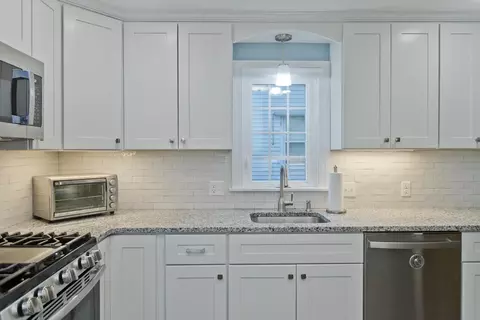 47 Brighton St, Springfield, MA 01118 photo 10