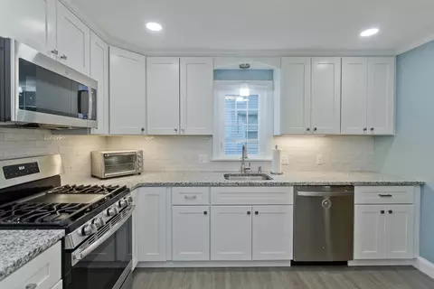 47 Brighton St, Springfield, MA 01118 photo 8