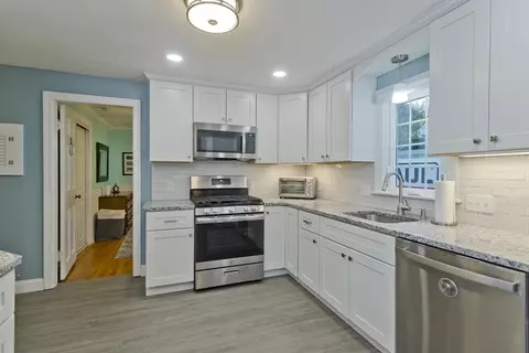 47 Brighton St, Springfield, MA 01118 photo 11