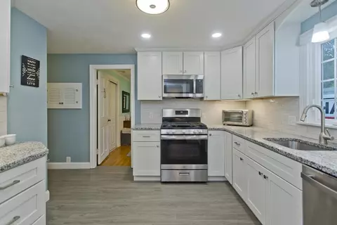 47 Brighton St, Springfield, MA 01118 photo 12