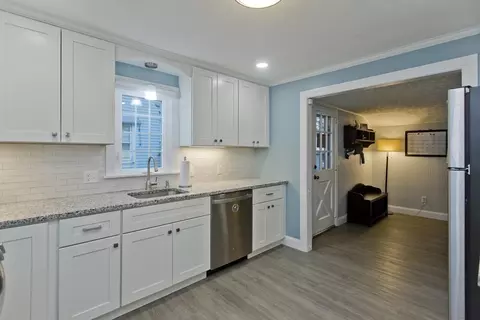 47 Brighton St, Springfield, MA 01118 photo 9