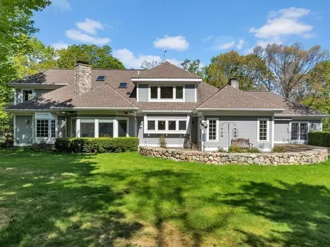 11 Sagamore Farm Rd, Hamilton, MA 01982