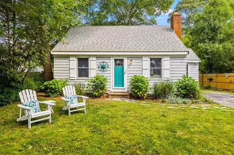 90 Priscilla St, Falmouth, MA 02536
