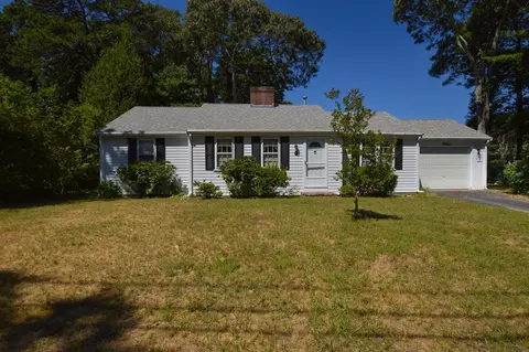1 Freeman Rd, Yarmouth, MA 02675