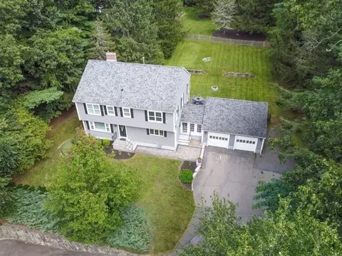 242 South St, Medfield, MA 02052