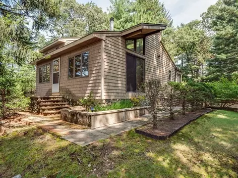 64 Central St, Saugus, MA 01906 photo 1