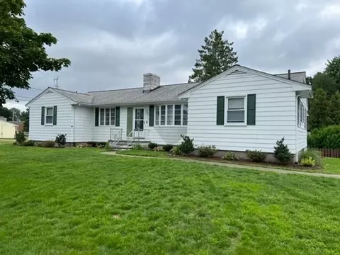 121 Hinchey Ln, Somerset, MA 02726