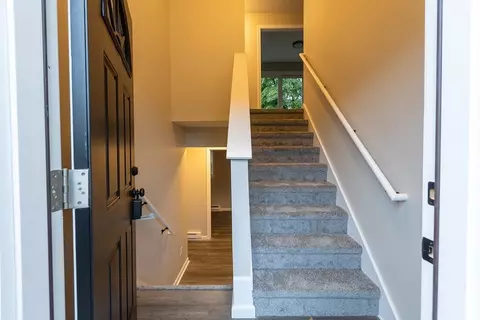 138 Denver St, Springfield, MA 01109 photo 2