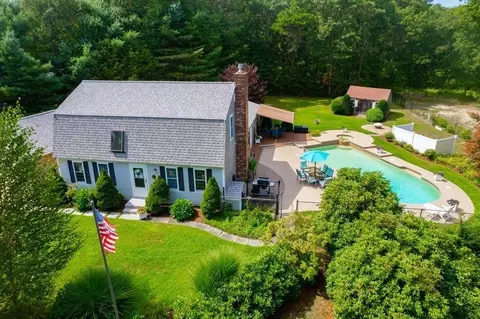 1 Lisa Ln, Mashpee, MA 02649