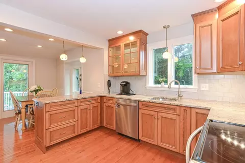 28 High St, Walpole, MA 02081 photo 6