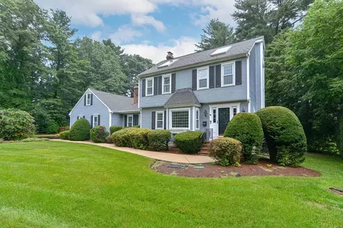 28 High St, Walpole, MA 02081