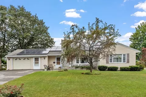 5 Bel Air Dr, Fitchburg, MA 01420