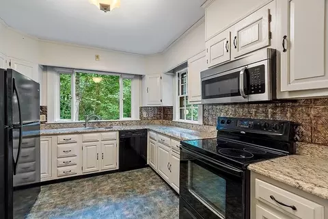 13 Saint Elmo Rd, Worcester, MA 01602 photo 7