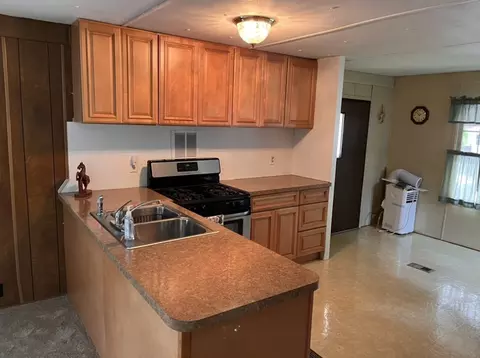 31 Lamplighter Ln #31, Springfield, MA 01119 photo 16