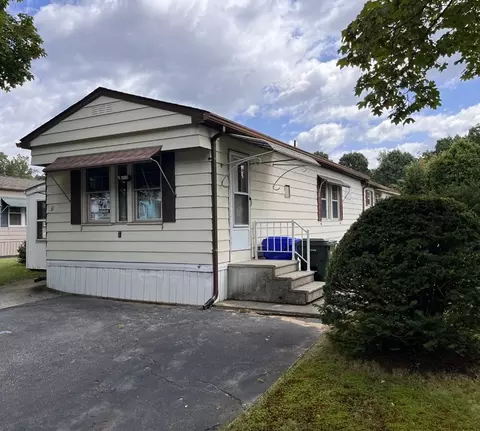 31 Lamplighter Ln #31, Springfield, MA 01119
