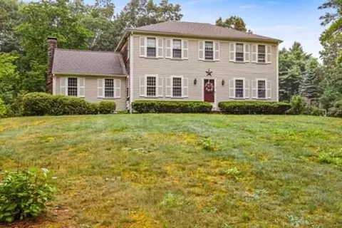 4 Colonial Dr, Duxbury, MA 02332