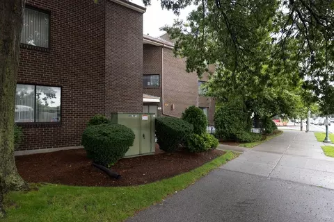 935 Washington St #16, Newton, MA 02460