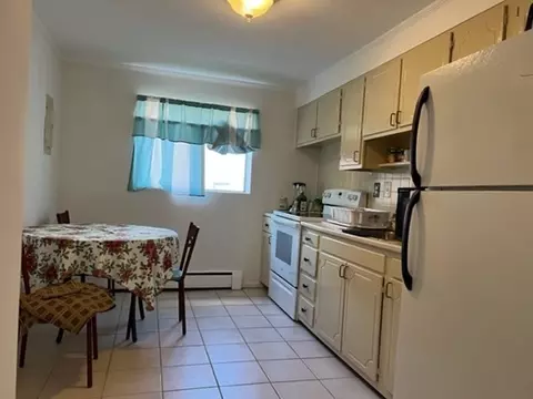 52 Bryon Rd #4, Boston College, MA 02467