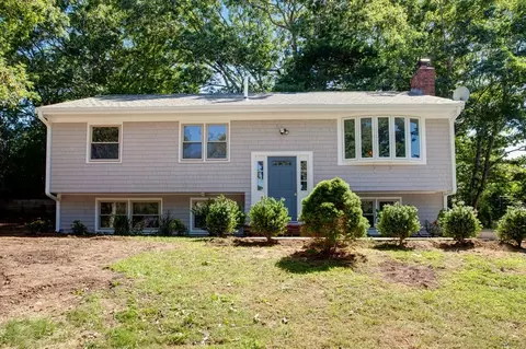 37 Cayuga Ave, Mashpee, MA 02649