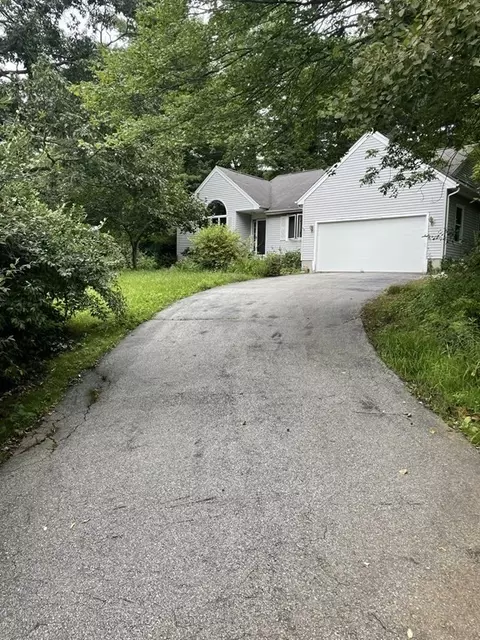 25 Mount Pleasant St, Oxford, MA 01540