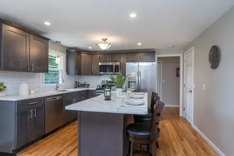 42 Williston Rd, Longmeadow, MA 01106 photo 2