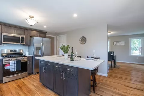 42 Williston Rd, Longmeadow, MA 01106 photo 3