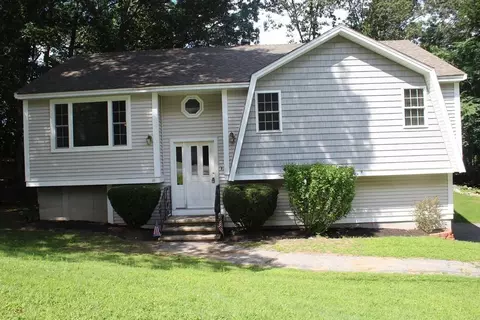 44 Blueberry Hill Rd, Woburn, MA 01801
