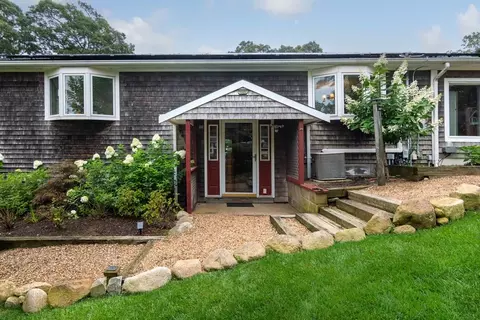 193 Franklin Ter, Tisbury, MA 02568